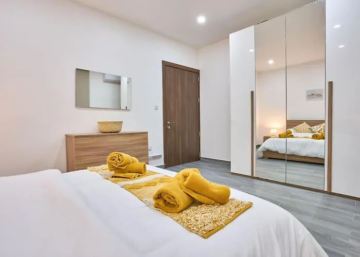 Two Bedroom Apartment In Xemxija, St. Paul\'S Bay