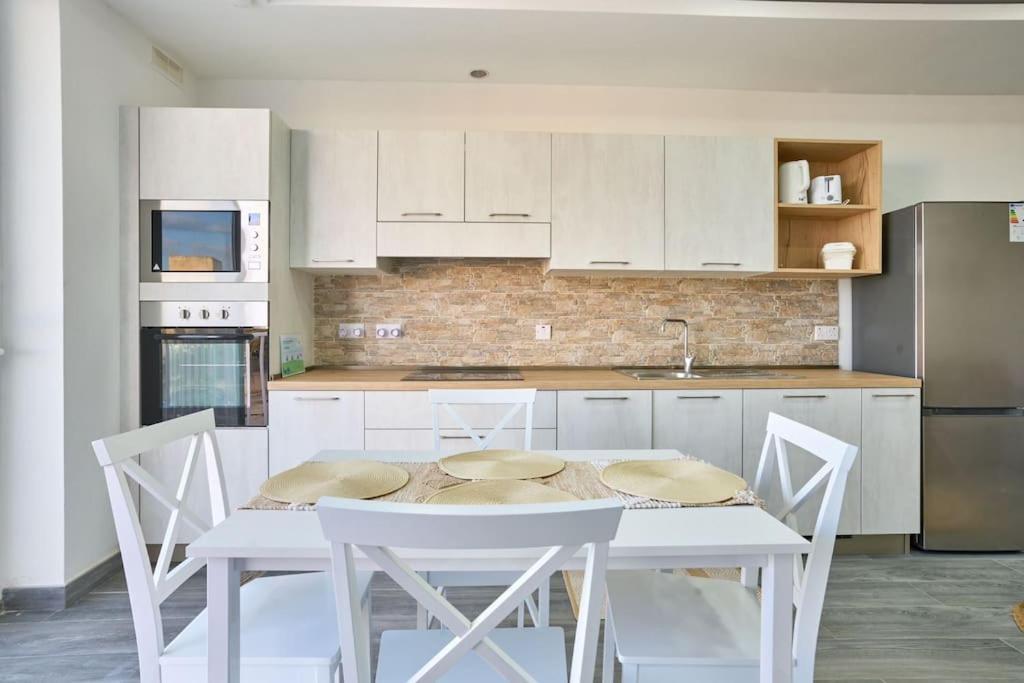 Apartment Two Bedroom In Xemxija, *